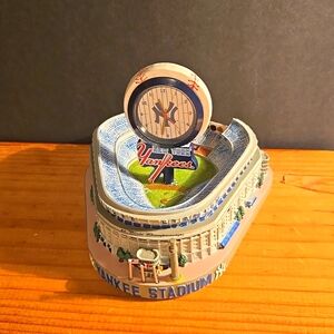 NEW NY YANKEES CLOCK STADIUM LEGENDS OF THE DIAMOND FOREVER COLLECTIBLES & BAG